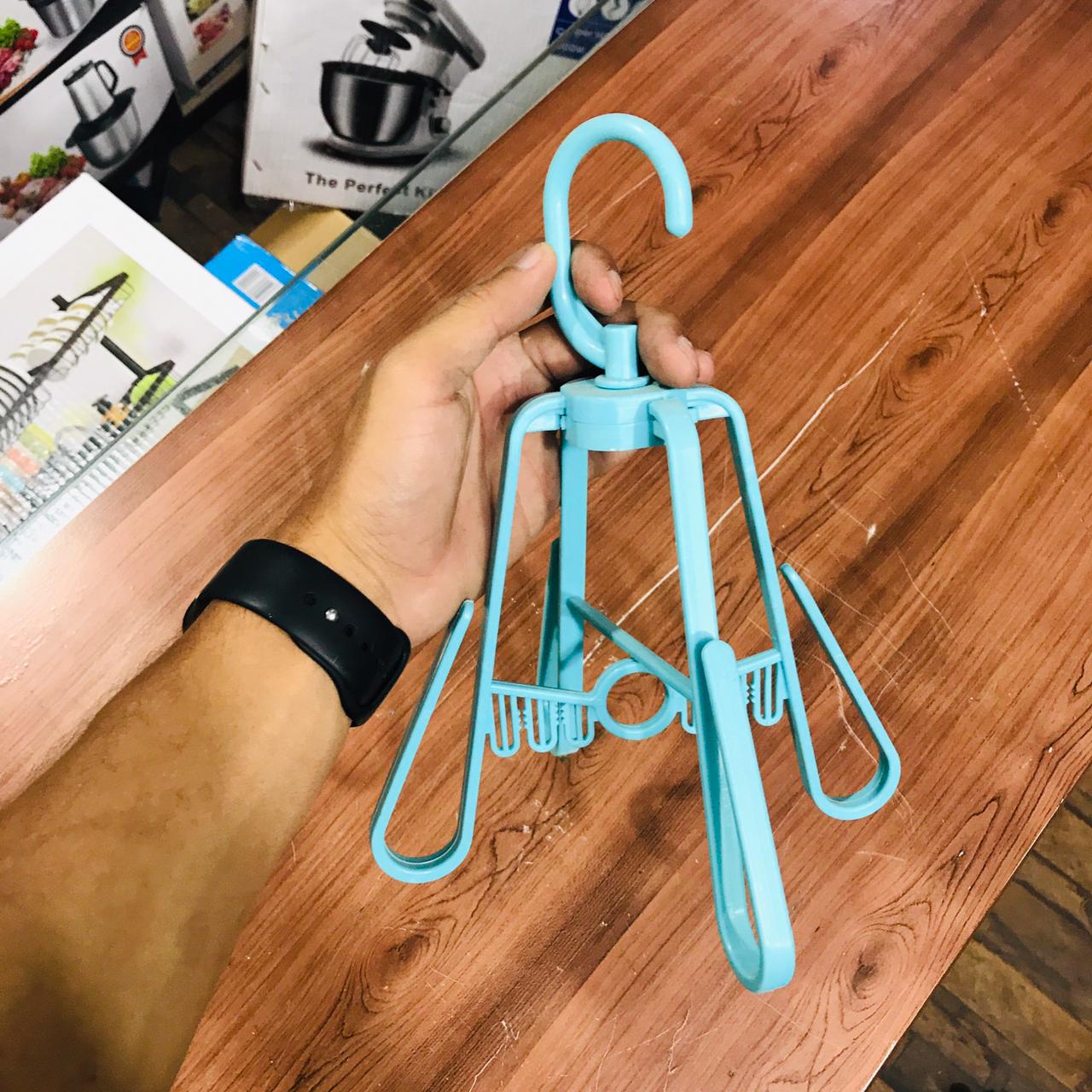 Multifunctional 4 hooks rotating hanger