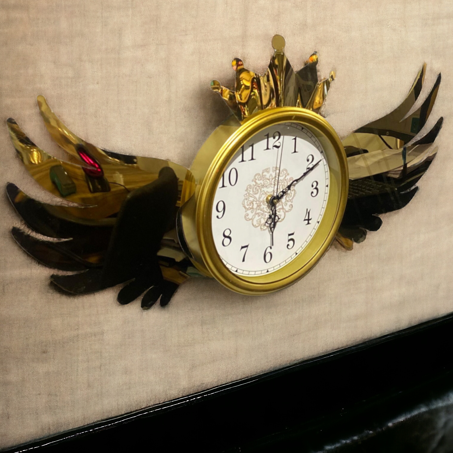 Crown Design Wall Clock