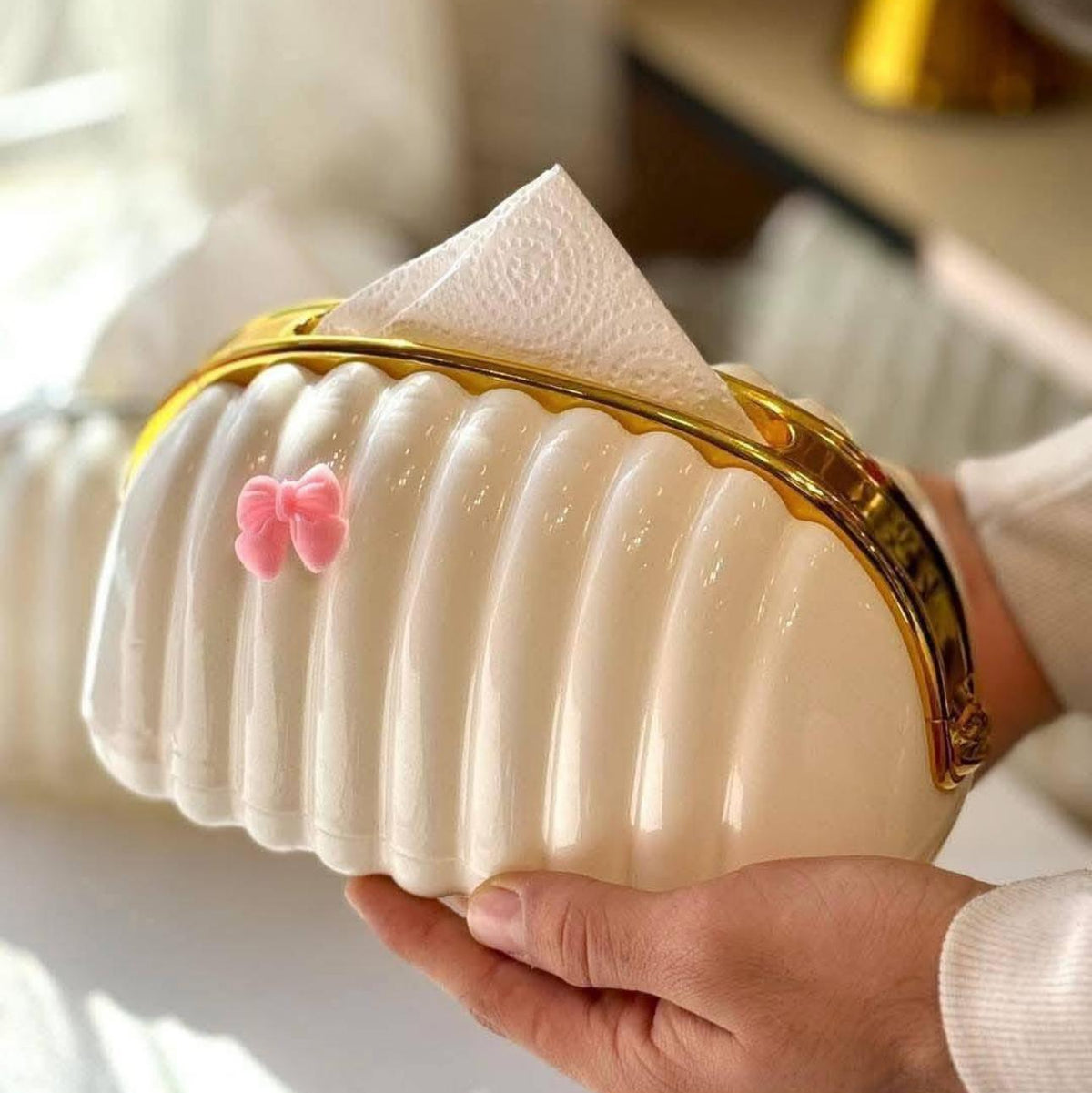 Creative Shell Design Tissue Box-White Gold