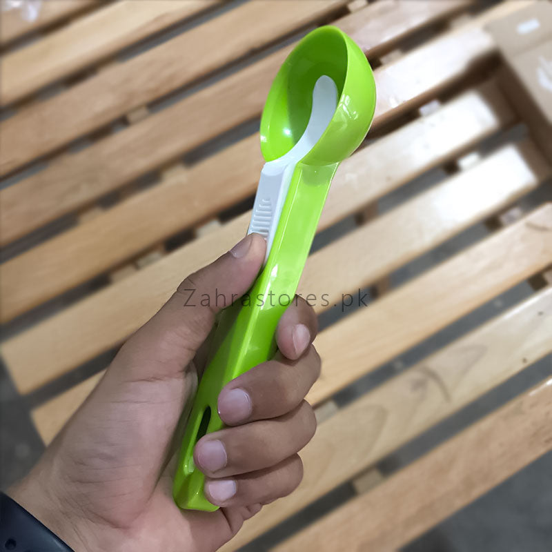 Plastic ice cream scoop